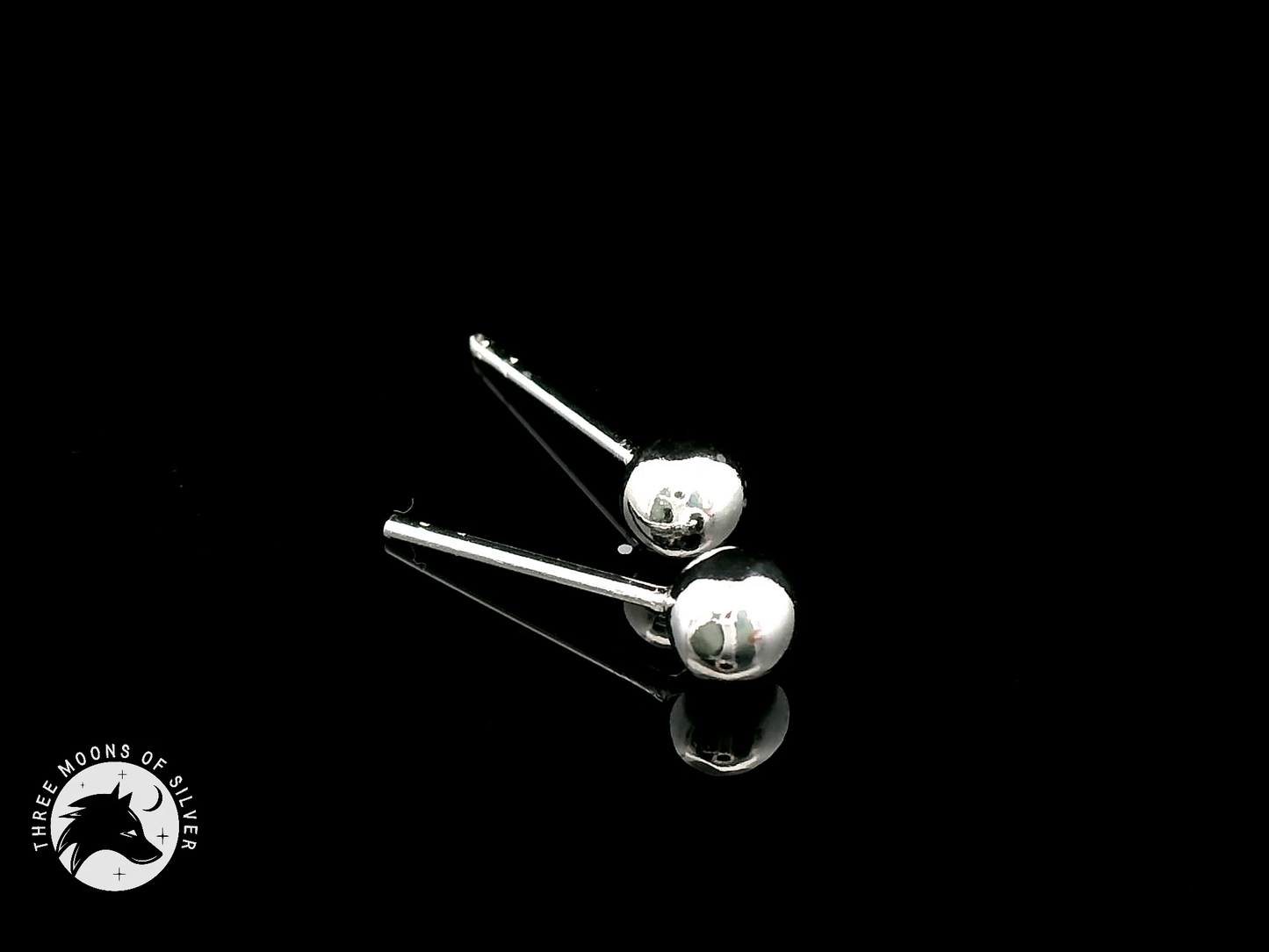 Minimalistic Elegant Stud Earrings 14mm