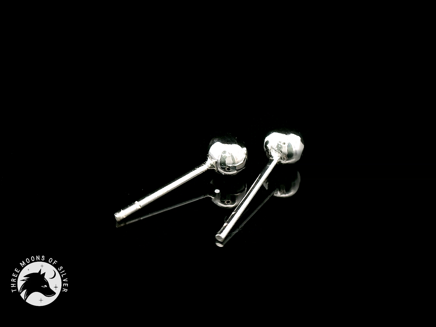 Minimalistic Elegant Stud Earrings 14mm