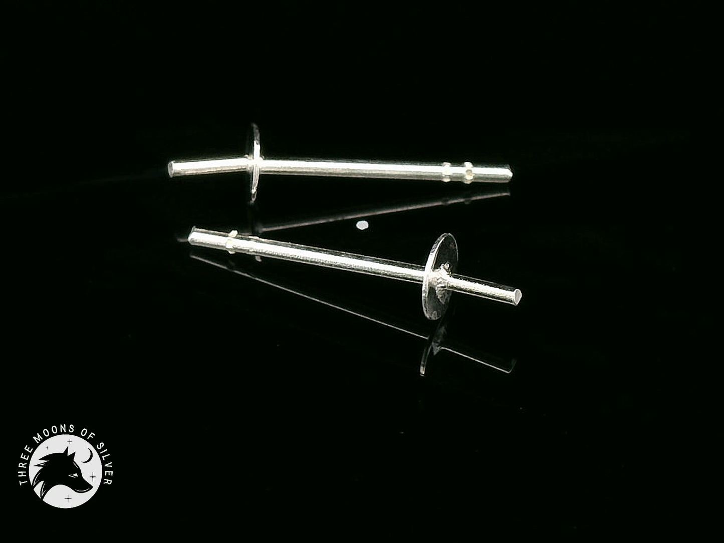 Elegant Silver Stud Earrings with Pin 14mm