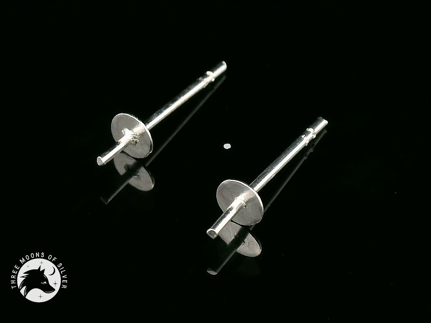 Elegant Silver Stud Earrings with Pin 14mm