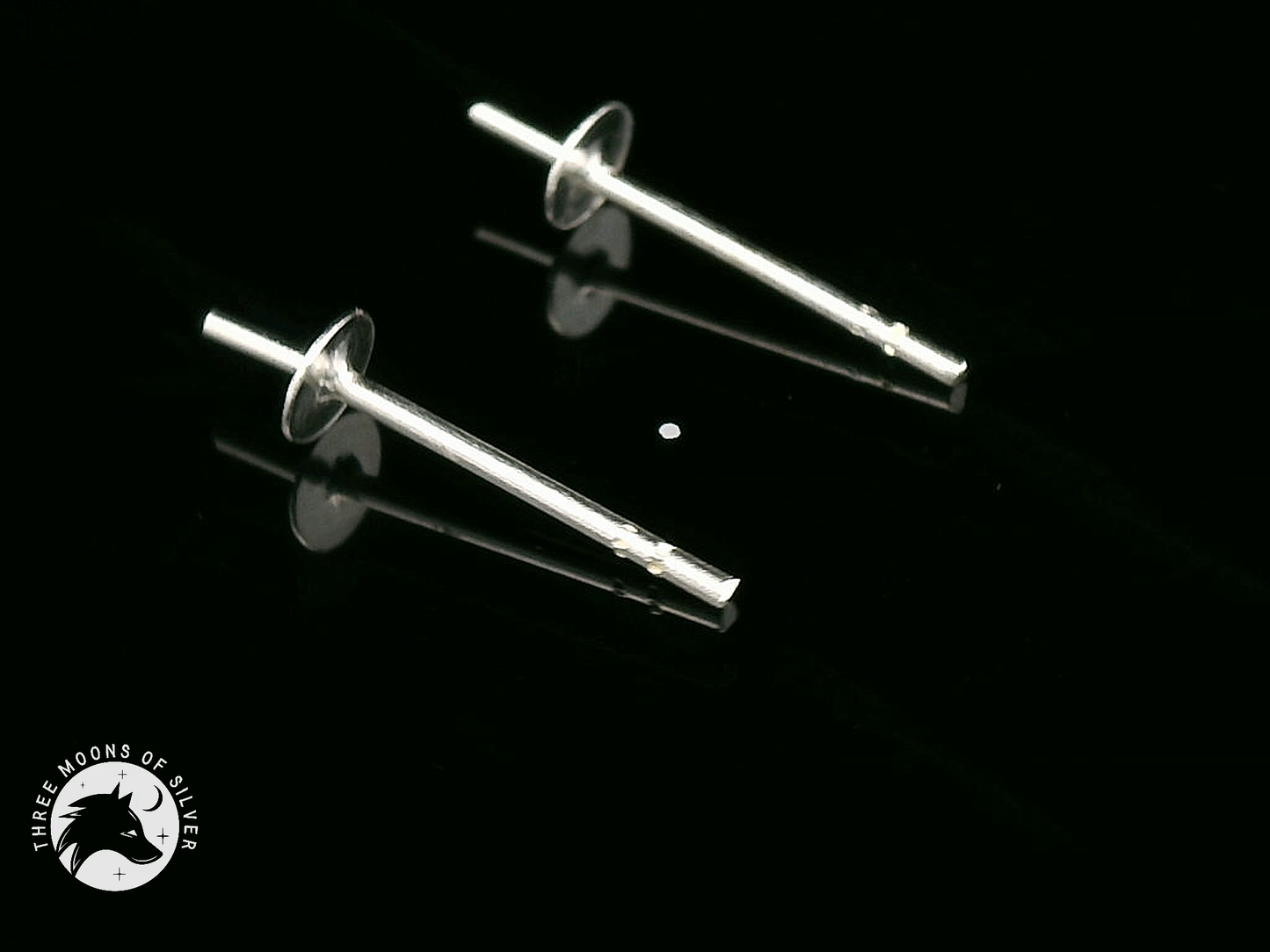 Elegant Silver Stud Earrings with Pin 14mm