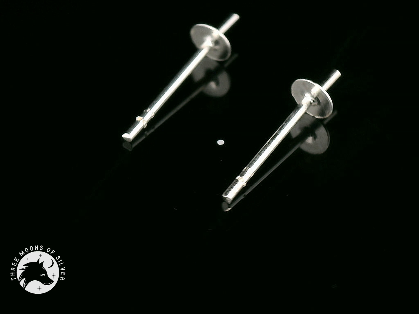 Elegant Silver Stud Earrings with Pin 14mm