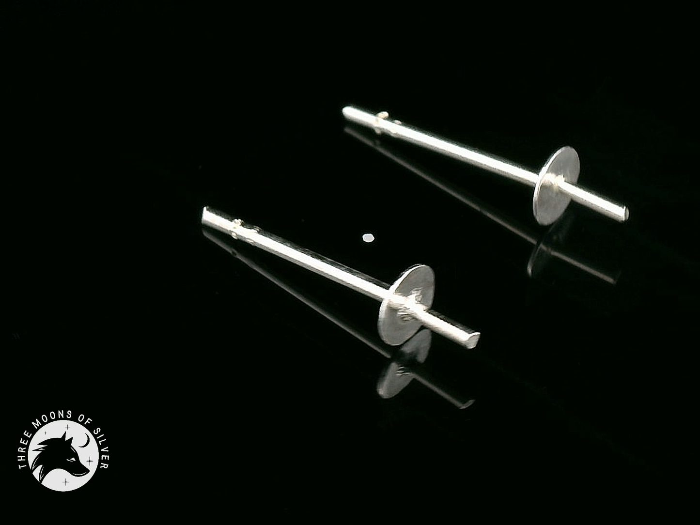 Elegant Silver Stud Earrings with Pin 14mm