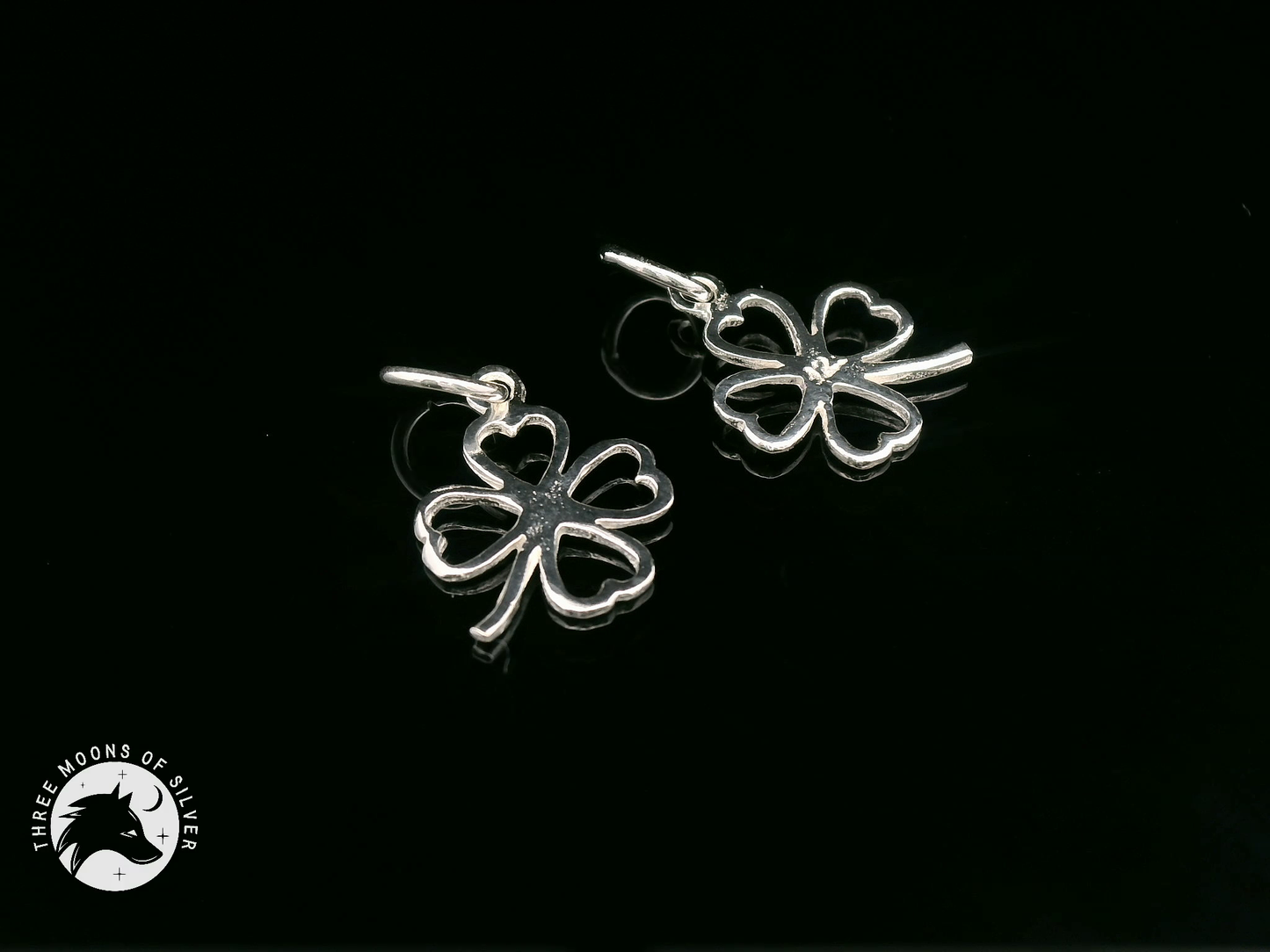 Elegant Silver Four-Leaf Clover Pendants 18mm