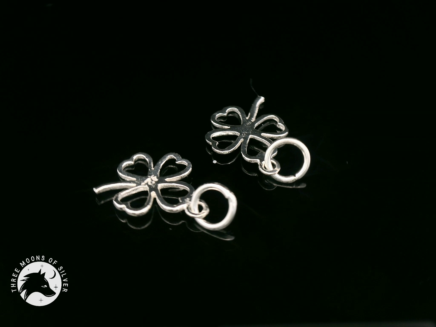 Elegant Silver Four-Leaf Clover Pendants 18mm