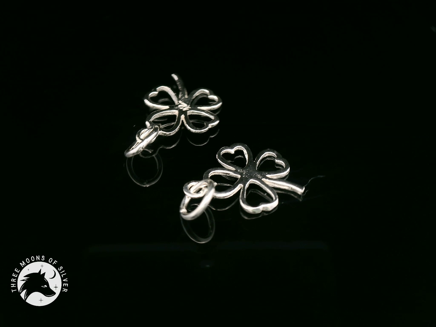 Elegant Silver Four-Leaf Clover Pendants 18mm