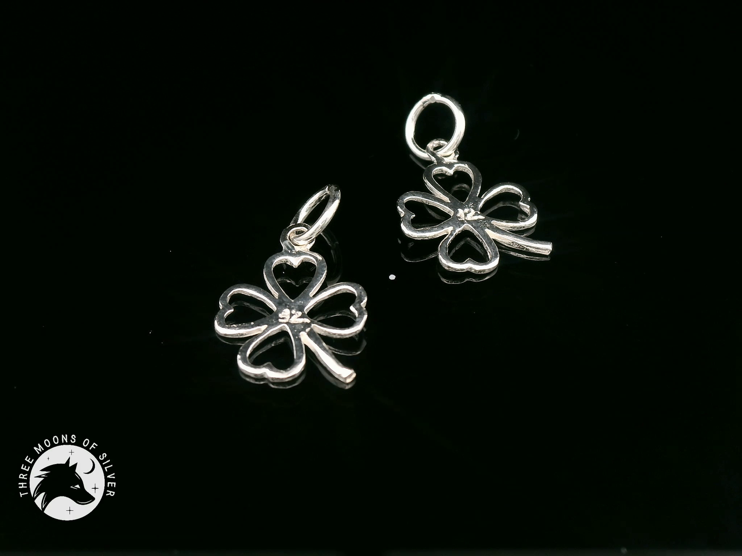 Elegant Silver Four-Leaf Clover Pendants 18mm