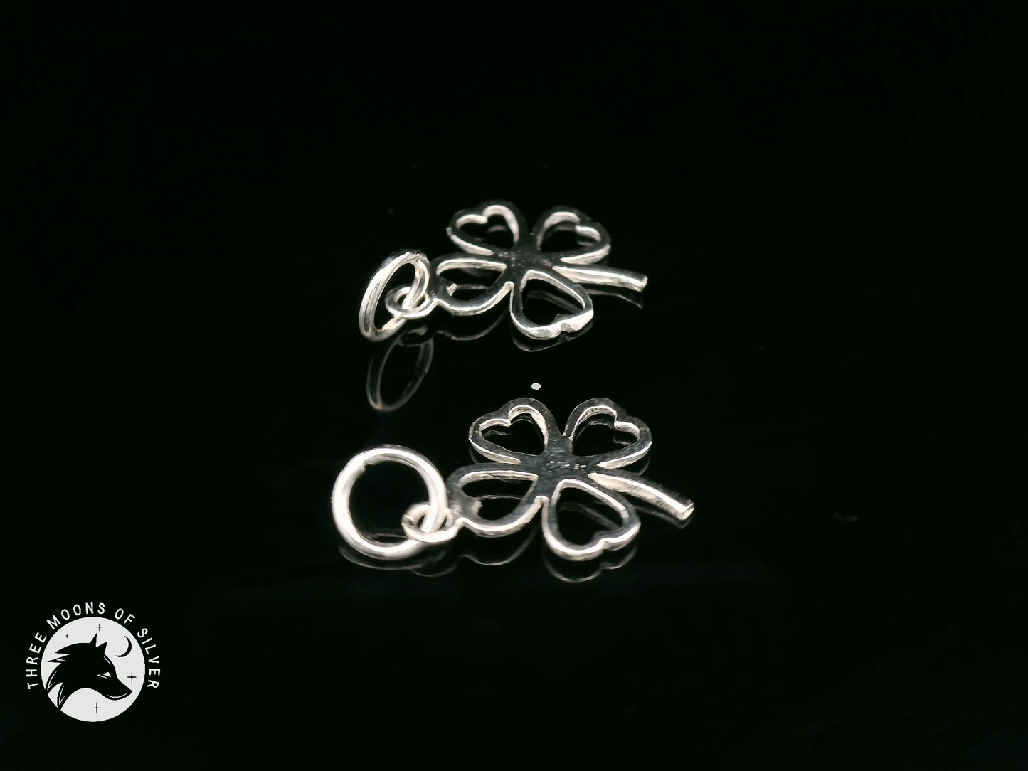 Elegant Silver Four-Leaf Clover Pendants 18mm