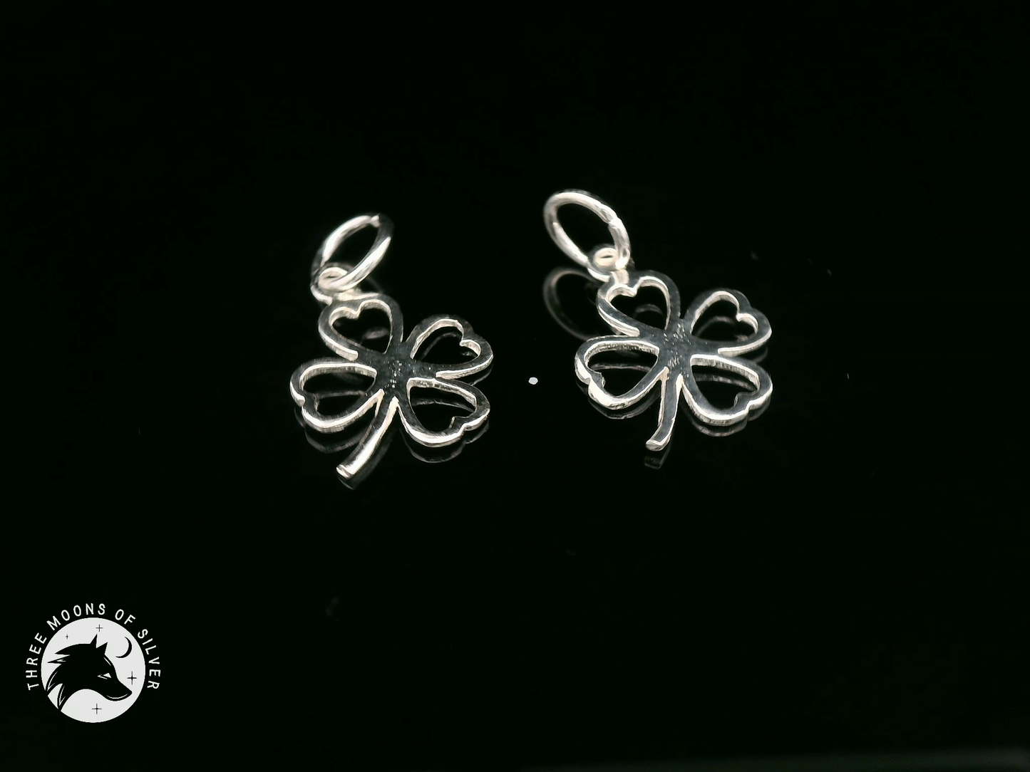 Elegant Silver Four-Leaf Clover Pendants 18mm