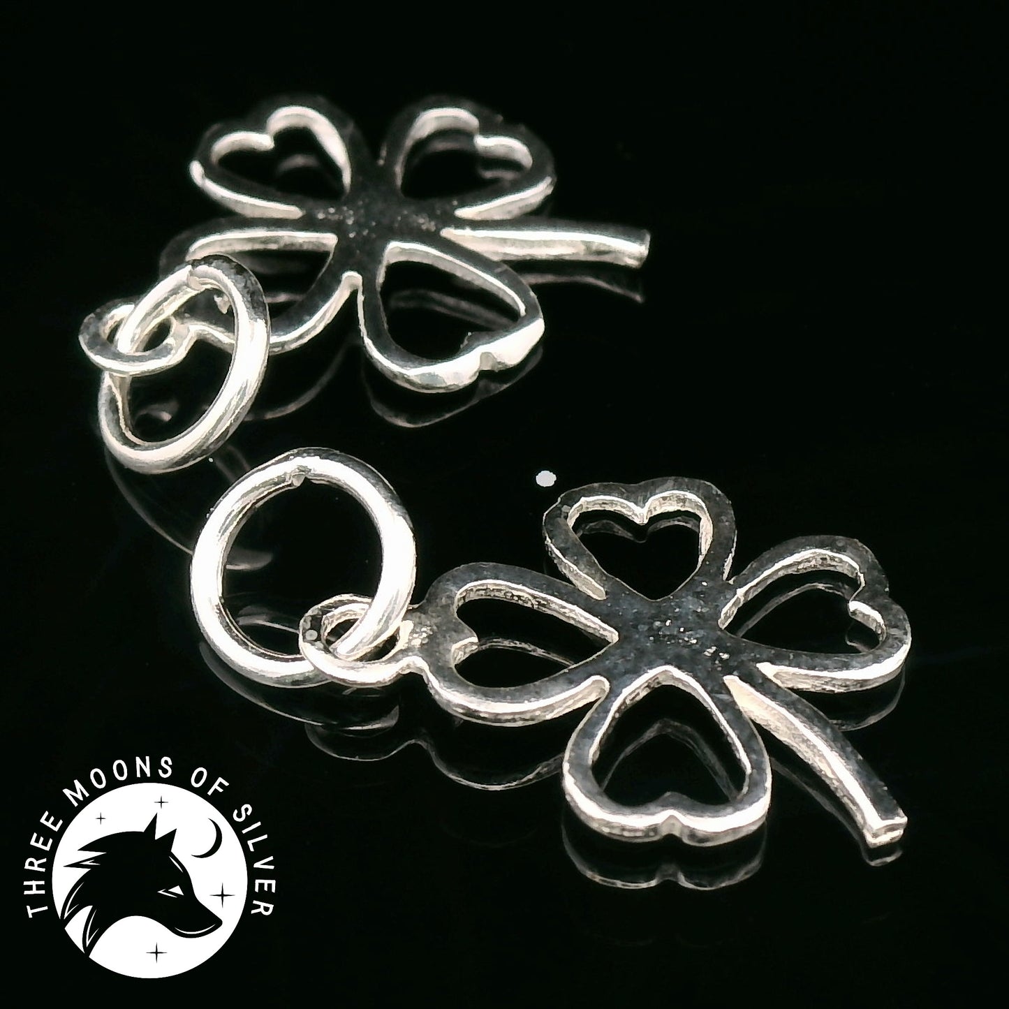Elegant Silver Four-Leaf Clover Pendants 18mm