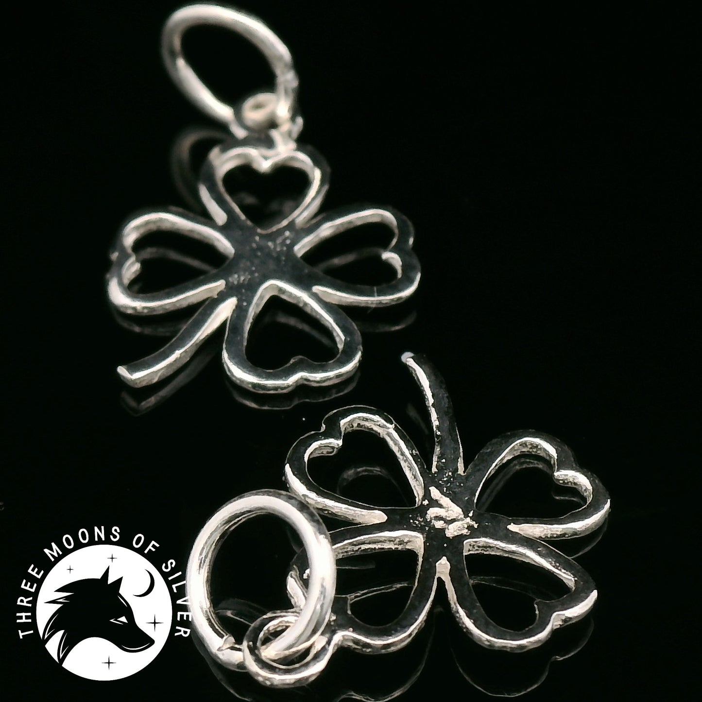 Elegant Silver Four-Leaf Clover Pendants 18mm