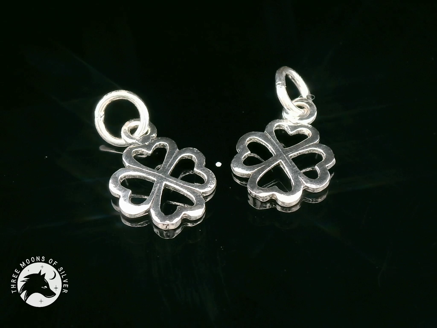 Elegant Four-Leaf Clover Pendants 14mm