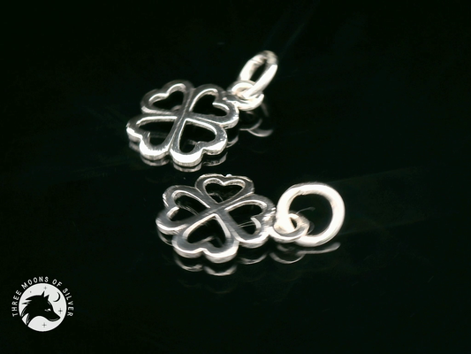 Elegant Four-Leaf Clover Pendants 14mm