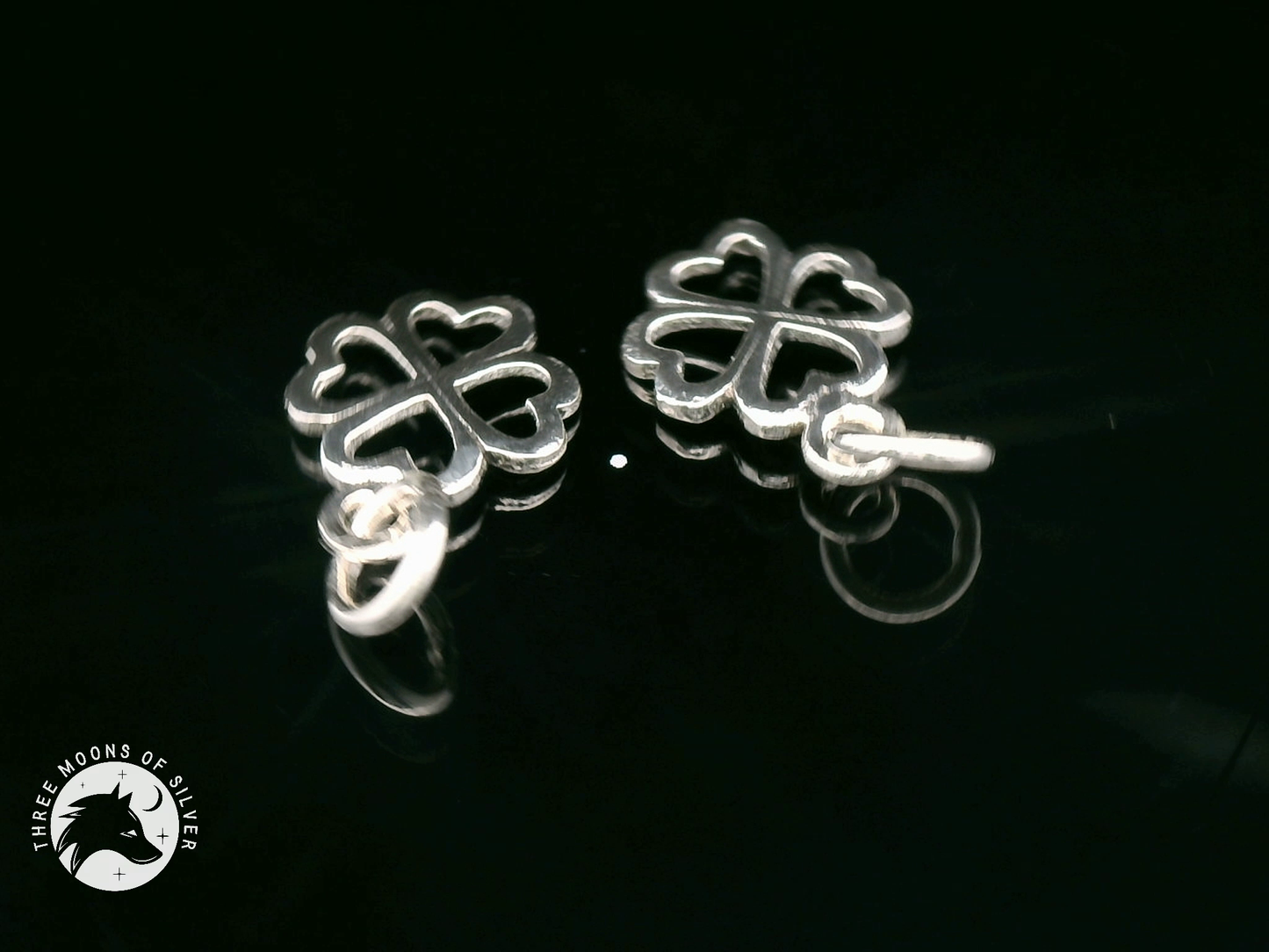 Elegant Four-Leaf Clover Pendants 14mm