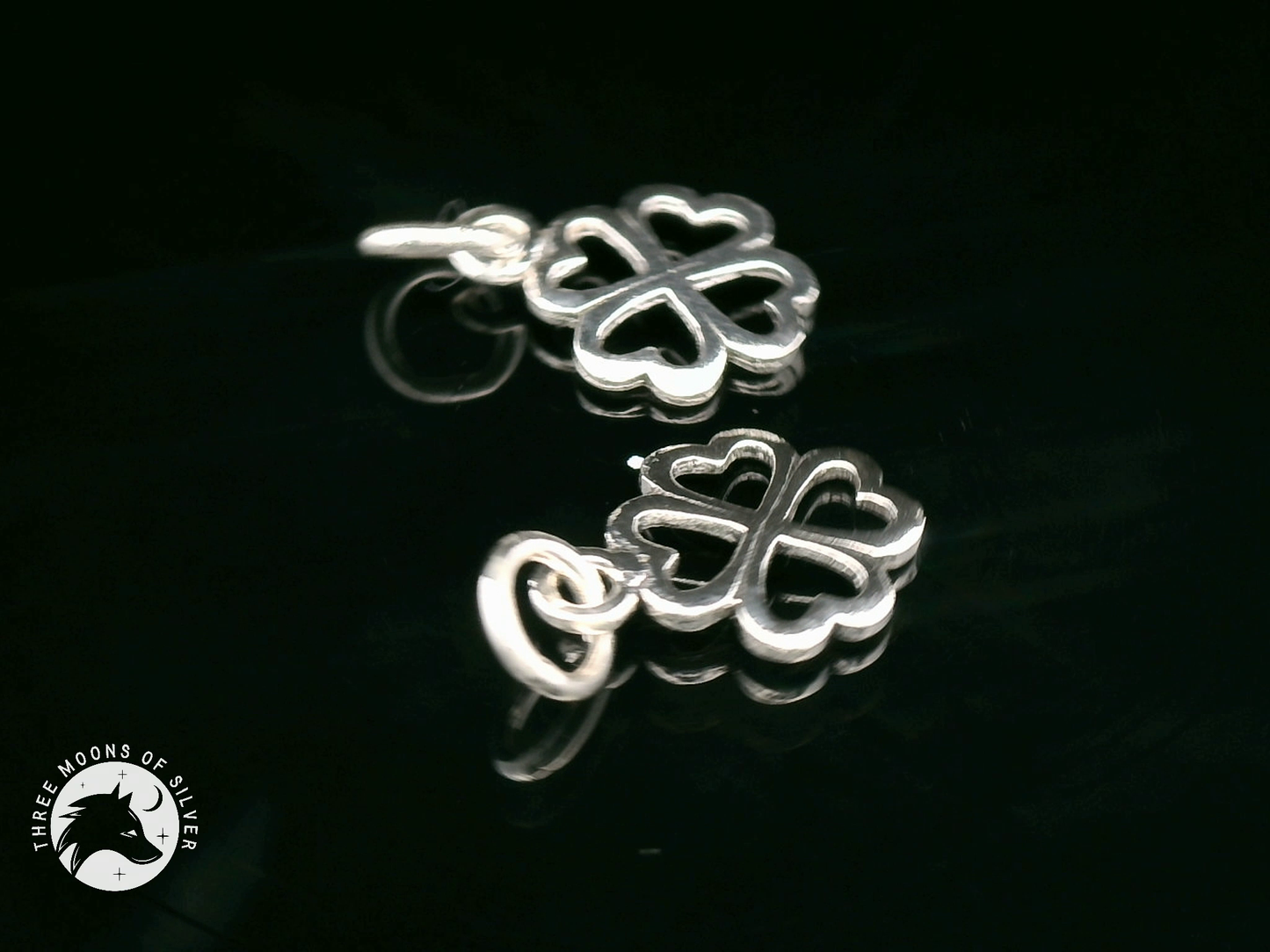Elegant Four-Leaf Clover Pendants 14mm