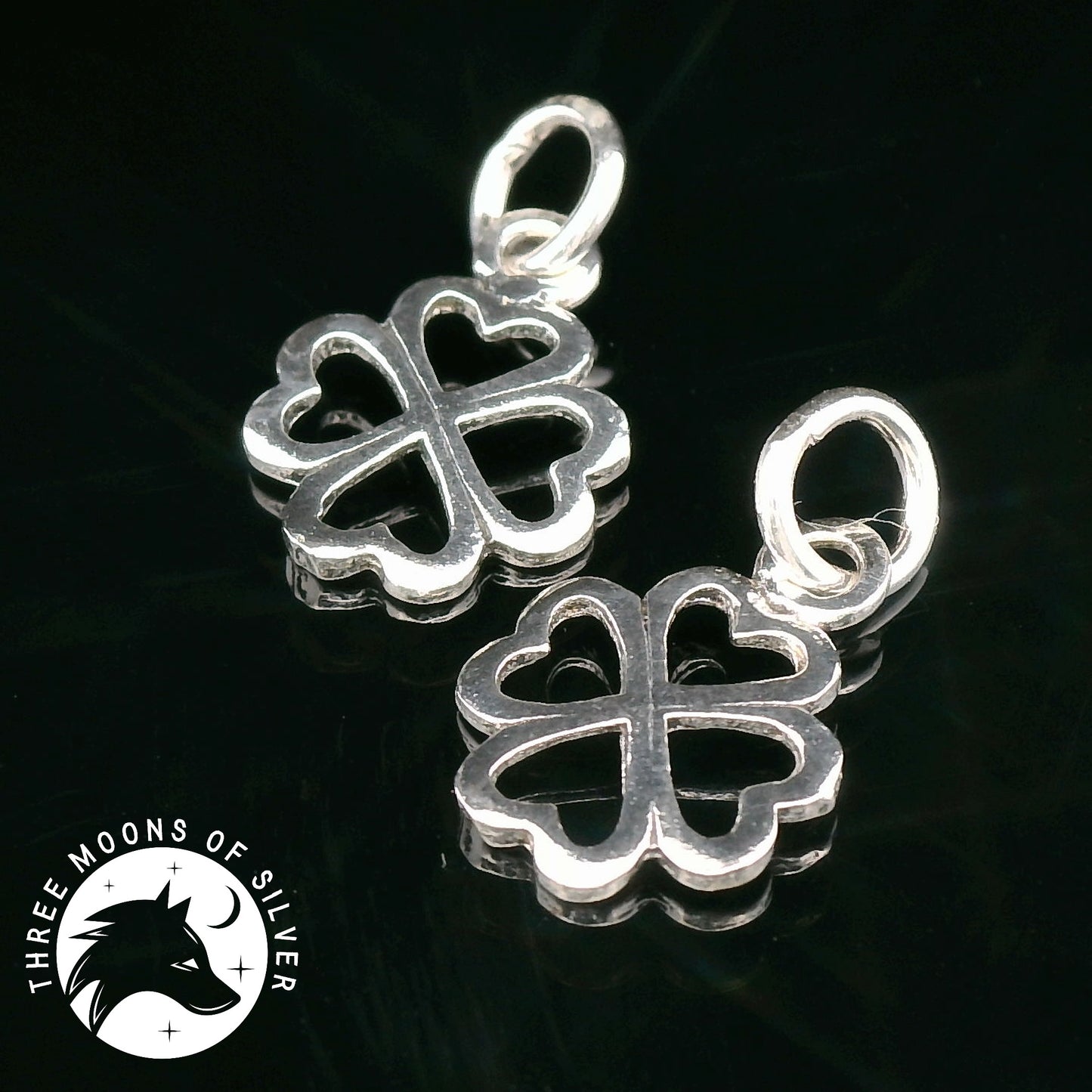 Elegant Four-Leaf Clover Pendants 14mm
