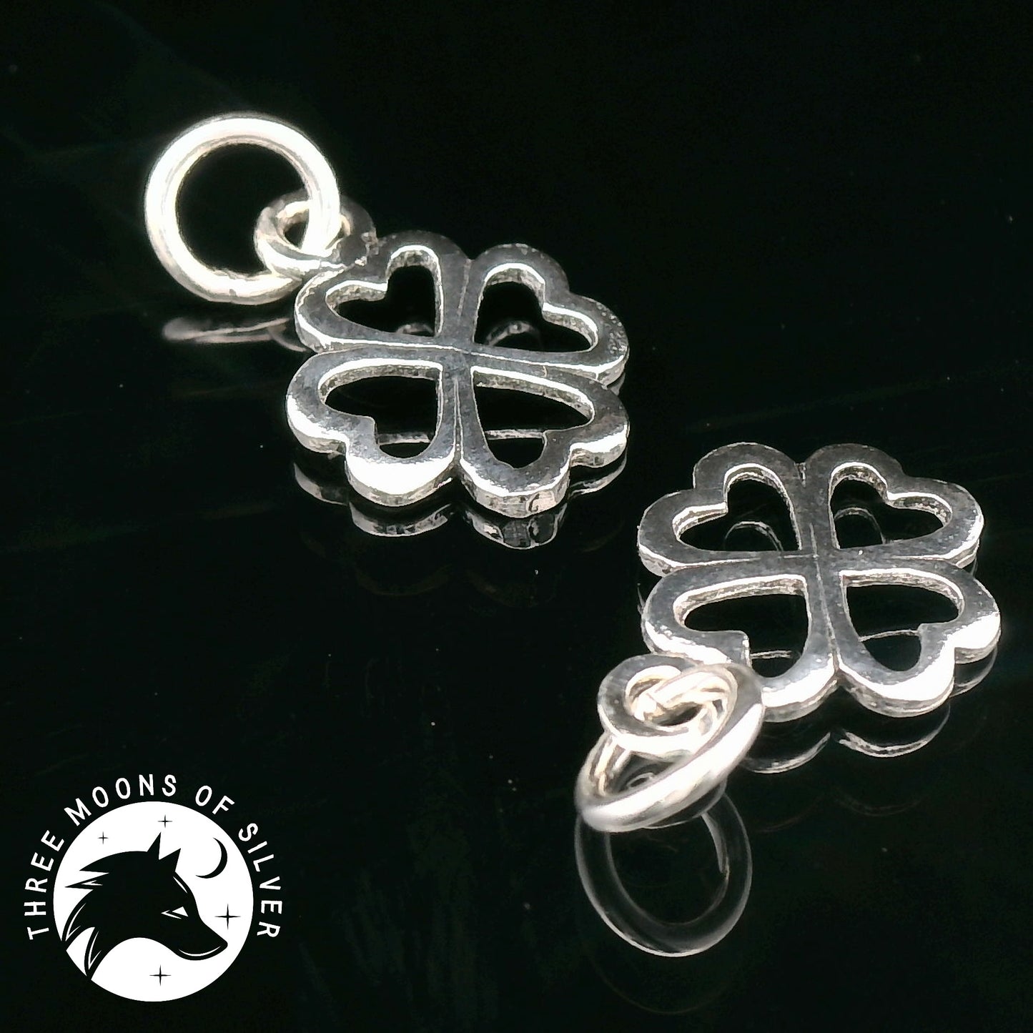 Elegant Four-Leaf Clover Pendants 14mm