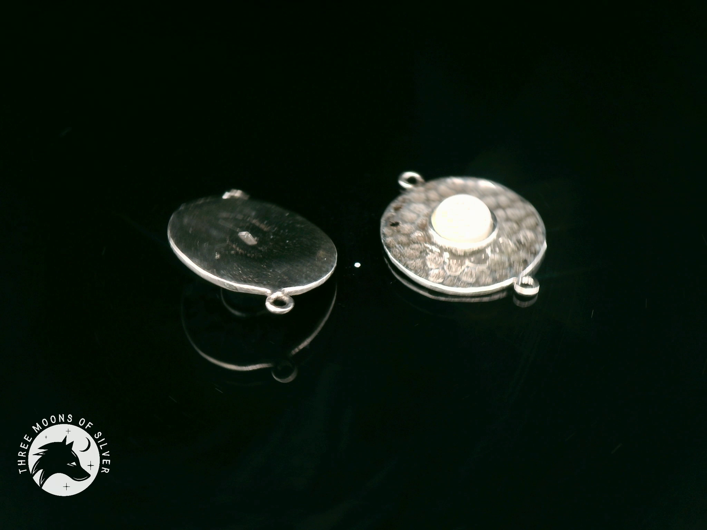 Elegant Silver Connector with Pearls 18mm