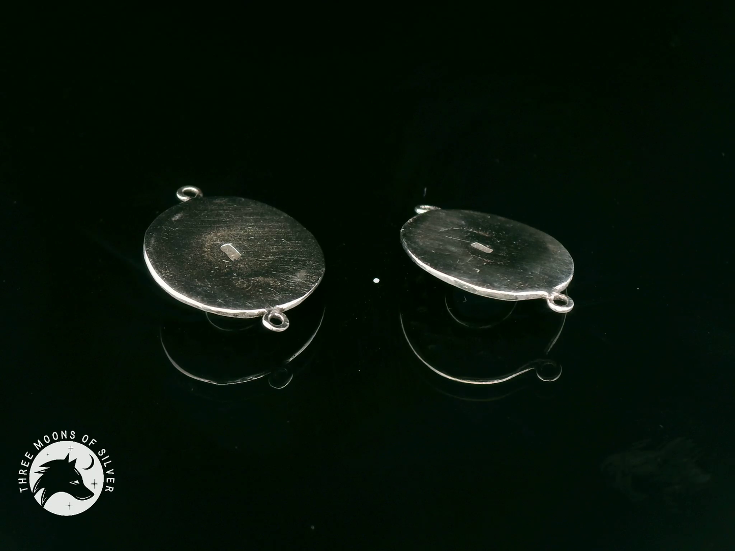 Elegant Silver Connector with Pearls 18mm