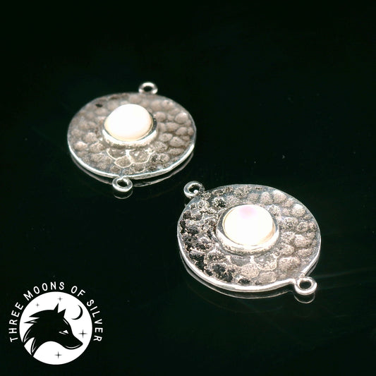 Elegant Silver Connector with Pearls 18mm