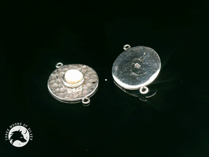 Elegant Silver Connector with Pearls 18mm