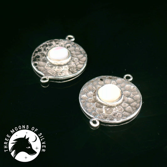 Elegant Silver Connector with Pearls 18mm